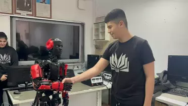 İzmir'de Yapay Zeka Destekli Robot 'Altan'