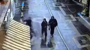 'Birini bıçaklamam lazım' deyip 16 yaşındaki kız çocuğuna saldırmıştı! O anların görüntüleri ortaya çıktı