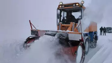 Kars'ta 4 Metre Kar, Yollar Kapandı