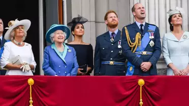 Kraliyet ailesinde büyük skandal! Kraliçe'den Epstein skandalı sonrası cüzdana sarılmış