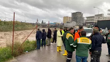 Mersin'de sağanak yağmur etkili oluyor
