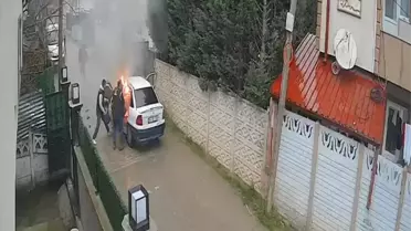 Sakarya'da Park Halindeki Araç Yandı