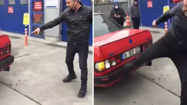 Sunulan gerekçeye öfkelenen vatandaş, TÜVTÜRK'ün önünde sinir krizi geçirdi