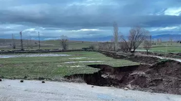 Sandıklı'da Yağış Nedeniyle Yol Çöktü