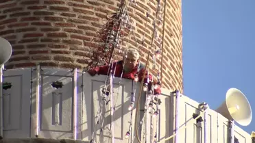 Bursa Ulu Cami'nde 'Kul hakkından sakın' Mahyası