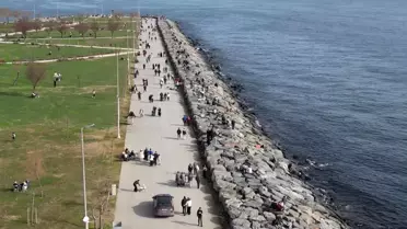 Avcılar'da Güneşli Hava Kalabalık Yarattı