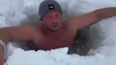 Çıldır Gölü'nde Buzlu Suya Cesur Dalış