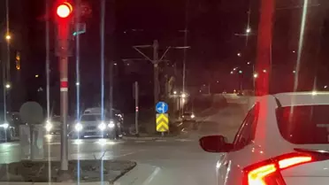 Eskişehir'de Tramvay Hattına Giren Araç Tehlike Yarattı