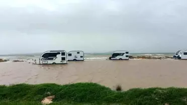 Çanakkale'de Fırtına Karavanları Su Altında Bıraktı