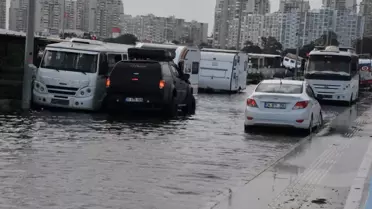 Karşıyaka'da Fırtına Deniz Taşırdı
