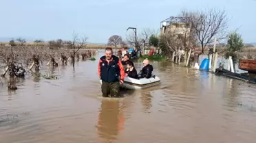 Su baskınında mahsur kalan 4'ü çocuk 5 kişi kurtarıldı