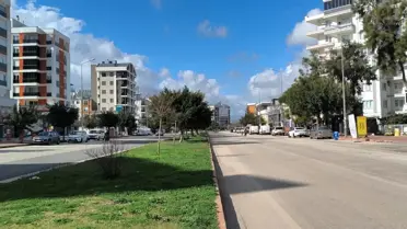 Baygın halde yerde yatan öğretmenin üzerinden geçti