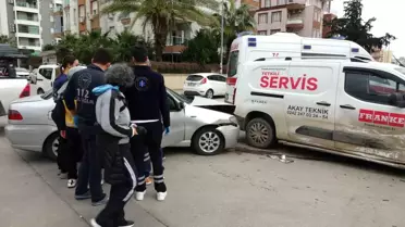 Antalya'da Trafik Kazası: 3 Yaralı