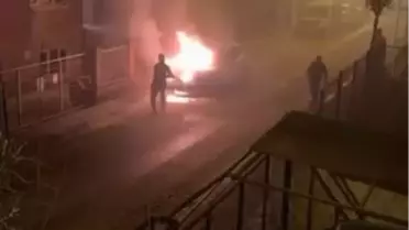 Avcılar'da Park Halindeki Araç Yangını