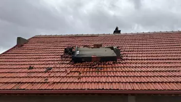 Isparta'da 2 minarenin alemi rüzgardan yıkıldı