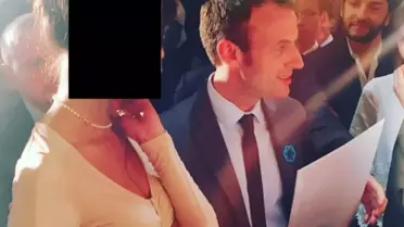 Muhabirle kafa bulmuştu! Bu fotoğraf Macron'u epey zora sokacak