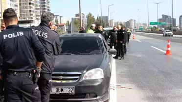 Adana'da otoyolda araç içinde sır ölüm: Başından tüfekle vurulmuş halde bulundu