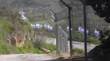 Büyük skandal böyle görüntülendi! Bayrakları astıkları yere bakın