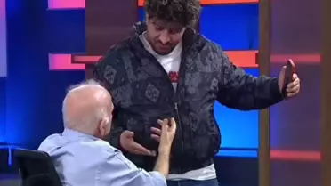 Konuşmayan adam Beyaz Futbol stüdyosunu bastı! Ahmet Çakar delirdi