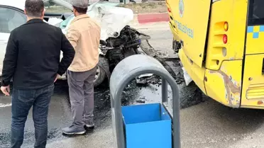 Siirt'te Otomobil ve Halk Otobüsü Çarpıştı