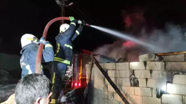 Tuşba'da Ahır Yangını Korkuttu