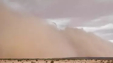 Kum fırtınası zincirleme kazaya neden oldu: 4 ölü