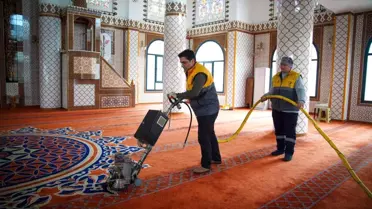 Aliağa'da Ramazan öncesi ibadethane temizliği
