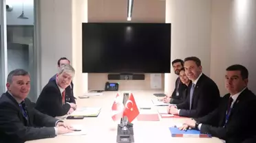 Bayraktar, Kanada Bakanı ile Enerji Görüşmesi Yaptı