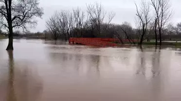 Edirne'de Köy Yolu Taşkın Nedeniyle Kapandı