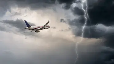 Havada büyük panik! Futbol takımını taşıyan uçak zorunlu iniş yaptı