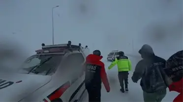 AFAD, Kar Yağışında Mahsur Kalan 12 Kişiyi Kurtardı