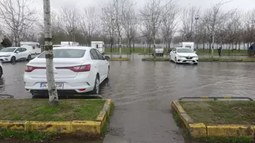 Kocaeli'de Otopark Su Altında Kaldı