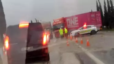 Denizli'de TIR Kaza Yaptı, Trafik Aksadı