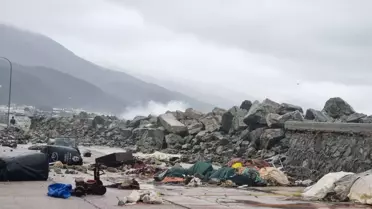 Çınarcık'ta Fırtına ve Yağış Zarar Verdi