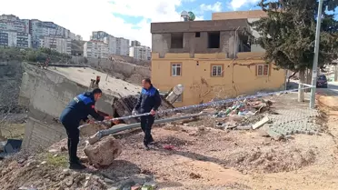 Besni'de Aşırı Yağışla Ev Çöktü