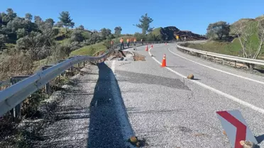 Aydın'da Toprak Kayması: Trafik Tek Şeride Düştü