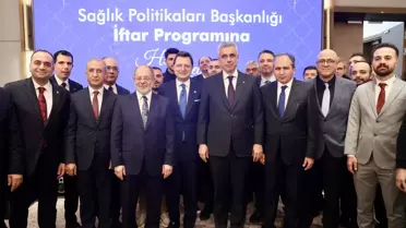 Bakan Memişoğlu, sağlık çalışanlarıyla iftar yaptı