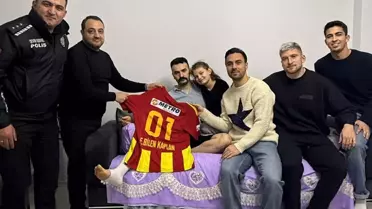 Kayserisporlu futbolcular, operasyonda yaralanan özel harekat polisini ziyaret etti
