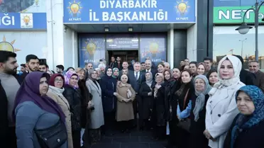 Bakan Bak: Birileri gibi deprem turisti değiliz