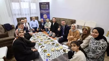 Bakan Işıkhan, evlerine kavuşan depremzede ailenin iftar sofrasına konuk oldu