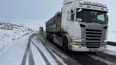 Ardahan'da TIR'lar Buzda Mahsur Kaldı