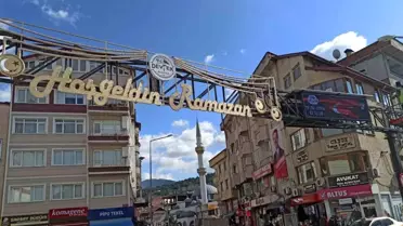 Devrek'te Ramazan ayının süslemelerinden olan mahyalar yandı