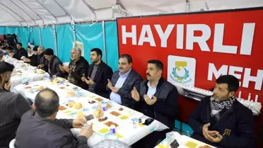 Haliliye'de kurulan iftar çadırında yüzlerce vatandaş aynı sofrada buluştu