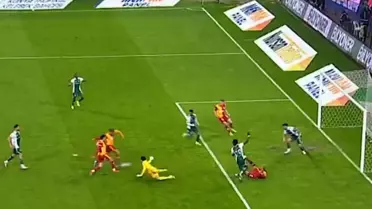 Galatasaray'ın golü VAR'dan döndü! Saniyeler sonrası olay paylaşım