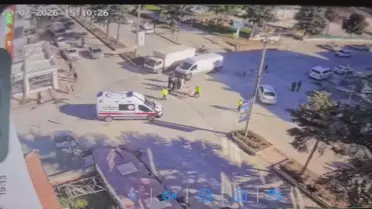 Merzifon'da Motosiklet Minibüse Çarptı