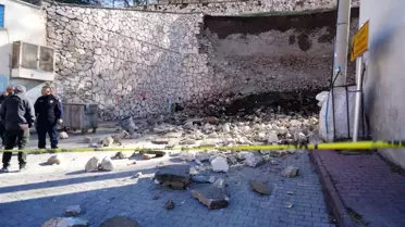 Niğde Kalesi'nde çöken istinat duvarının molozu kaldırılıyor