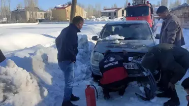 Van'da Seyir Halindeki Araç Yandı