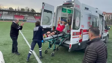 Amatör maçta saha karıştı: Bir futbolcu hastaneye kaldırıldı, 11 kırmızı kart çıktı
