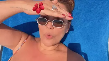 Dubai'de tatil yapan Demet Akalın'ın dev tektaşı gündem oldu