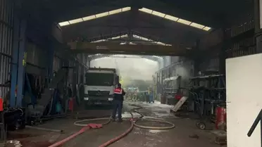 Eyüpsultan'da yangın: Alevler 3 işyerine sıçradı